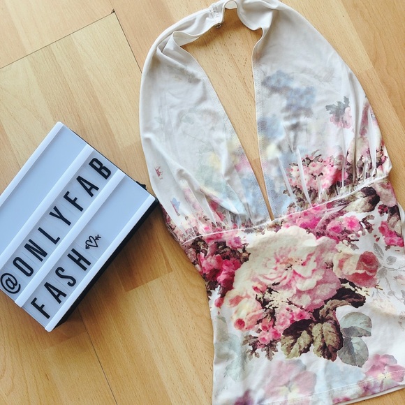 🌸🌷 Halter Neck Floral Top Plunging Neckline - Picture 3 of 6